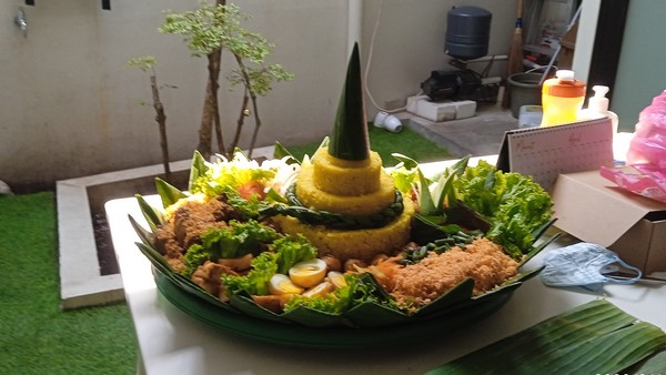 nasi tumpeng graha raya