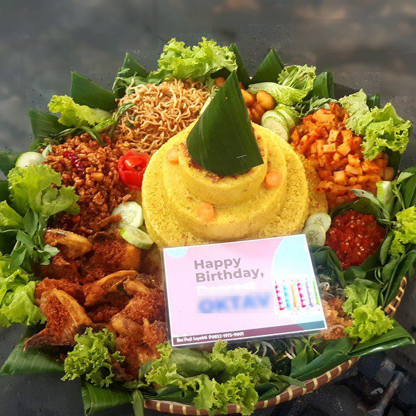 nasi tumpeng berundak